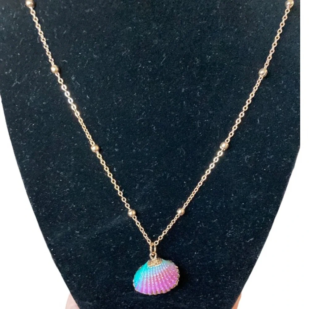 Natural Painted Shell Charm Pendant Purple and Green Gold Chain Link Necklace - Picture 2 of 12